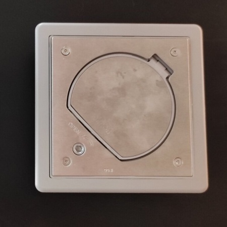 Įmontuojamos IP66 lauko rozetės komplektas terasai